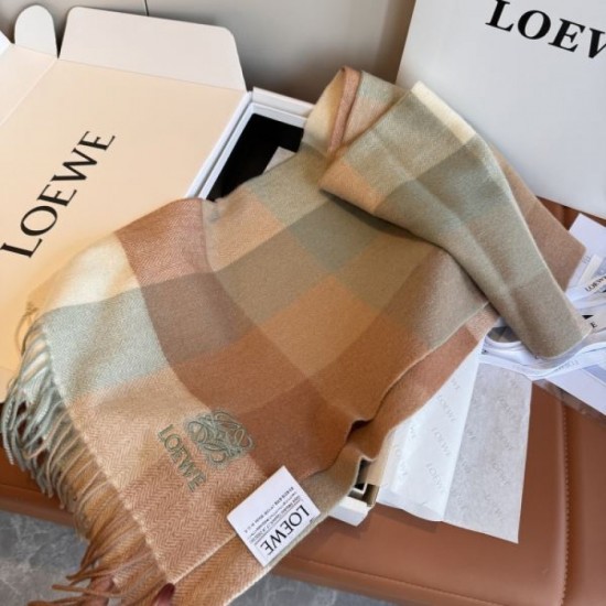2025FW Scarf LOEWE A versatile item that will look great with this fall/winter outfit
