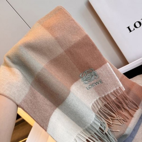 2025FW Scarf LOEWE A versatile item that will look great with this fall/winter outfit