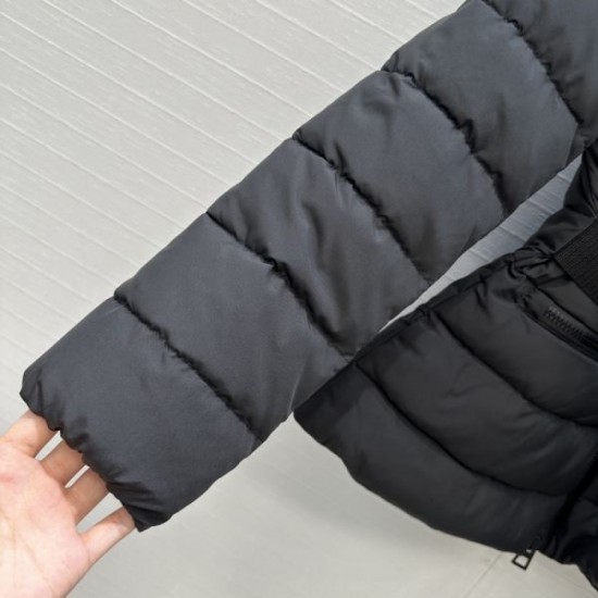 DIOR Down Jacket 2025 New Autumn/Winter A popular item that will elevate your classic fall style. DIOR Down Jacket 2025 New Autumn/Winter A popular item that will elevate your classic fall style.
