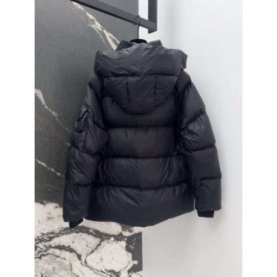 FENDI Down Jacket 2025 Fall/Winter New Featured Brand Featured in Many Magazines FENDI Down Jacket 2025 Fall/Winter New Featured Brand Featured in Many Magazines