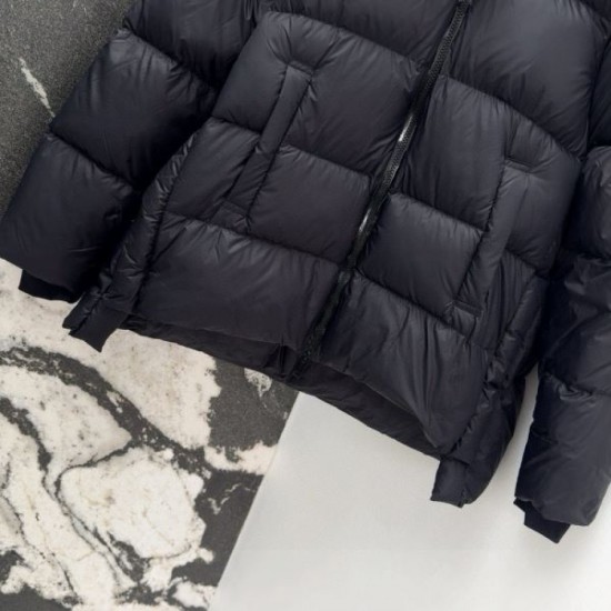 FENDI Down Jacket 2025 Fall/Winter New Featured Brand Featured in Many Magazines FENDI Down Jacket 2025 Fall/Winter New Featured Brand Featured in Many Magazines