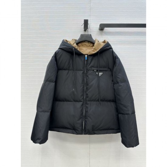 PRADA Down Jacket 2025 Autumn/Winter New Item, Featured by Overseas Celebrities PRADA Down Jacket 2025 Autumn/Winter New Item, Featured by Overseas Celebrities