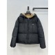 PRADA Down Jacket 2025 Autumn/Winter New Item, Featured by Overseas Celebrities PRADA Down Jacket 2025 Autumn/Winter New Item, Featured by Overseas Celebrities