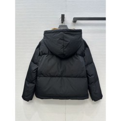 PRADA Down Jacket 2025 Autumn/Winter New Item, Featured by Overseas Celebrities