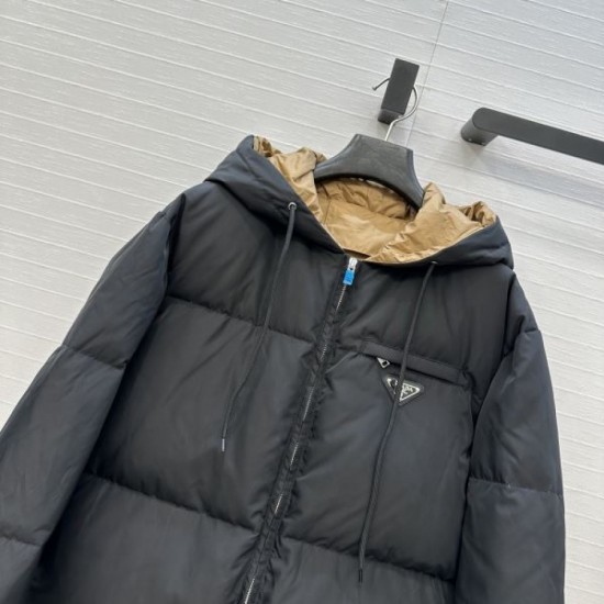 PRADA Down Jacket 2025 Autumn/Winter New Item, Featured by Overseas Celebrities PRADA Down Jacket 2025 Autumn/Winter New Item, Featured by Overseas Celebrities