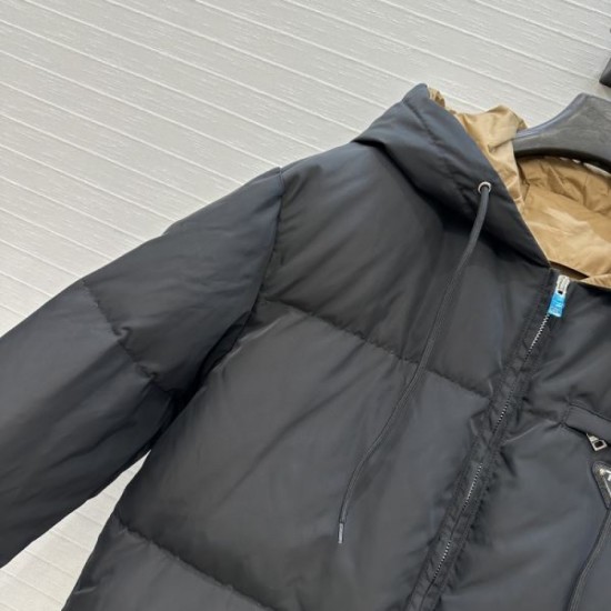 PRADA Down Jacket 2025 Autumn/Winter New Item, Featured by Overseas Celebrities PRADA Down Jacket 2025 Autumn/Winter New Item, Featured by Overseas Celebrities