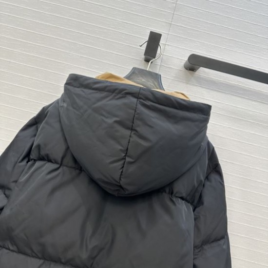 PRADA Down Jacket 2025 Autumn/Winter New Item, Featured by Overseas Celebrities PRADA Down Jacket 2025 Autumn/Winter New Item, Featured by Overseas Celebrities