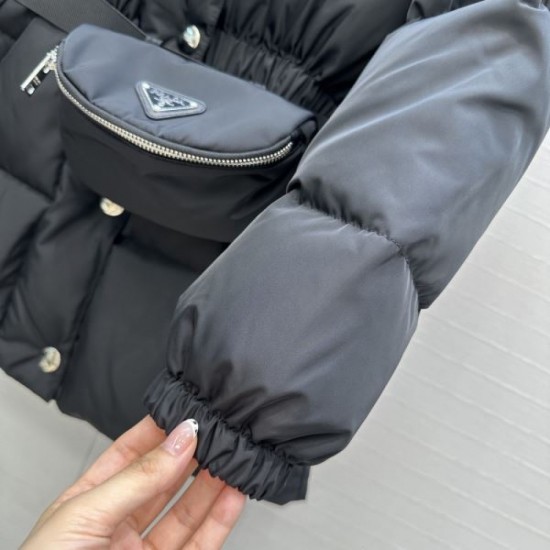 PRADA Down Jacket 2025 Autumn/Winter New Item This season's sure to be a hit! PRADA Down Jacket 2025 Autumn/Winter New Item This season's sure to be a hit!