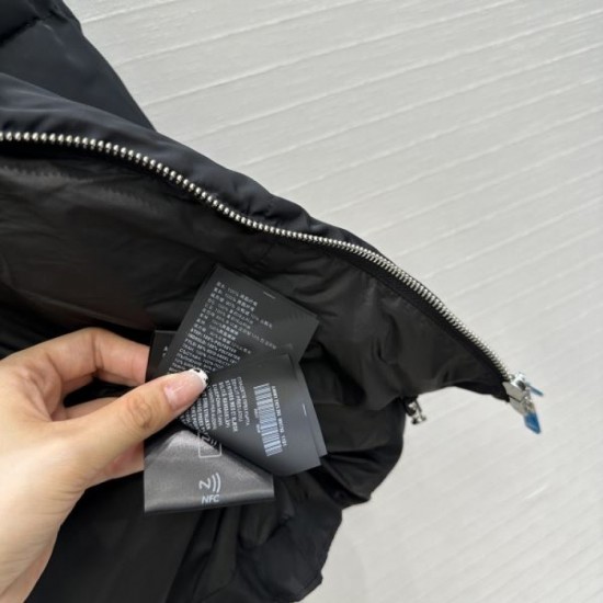 PRADA Down Jacket 2025 New Autumn/Winter Popular model perfect for autumn outings PRADA Down Jacket 2025 New Autumn/Winter Popular model perfect for autumn outings