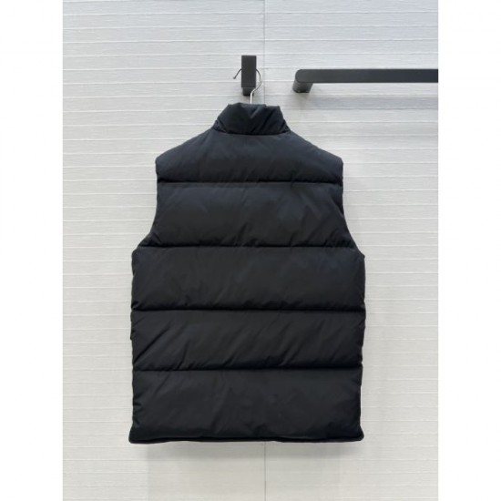 PRADA Down Vest New Fall/Winter 2025 Trendy item that can be used for fall style PRADA Down Vest New Fall/Winter 2025 Trendy item that can be used for fall style