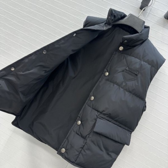PRADA Down Vest New Fall/Winter 2025 Trendy item that can be used for fall style PRADA Down Vest New Fall/Winter 2025 Trendy item that can be used for fall style