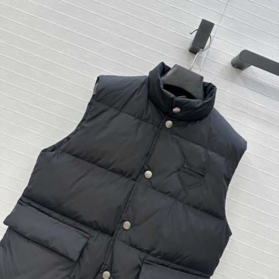 PRADA Down Vest New Fall/Winter 2025 Trendy item that can be used for fall style PRADA Down Vest New Fall/Winter 2025 Trendy item that can be used for fall style