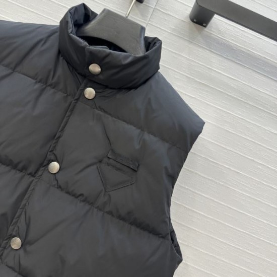 PRADA Down Vest New Fall/Winter 2025 Trendy item that can be used for fall style PRADA Down Vest New Fall/Winter 2025 Trendy item that can be used for fall style