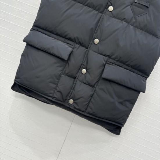 PRADA Down Vest New Fall/Winter 2025 Trendy item that can be used for fall style PRADA Down Vest New Fall/Winter 2025 Trendy item that can be used for fall style