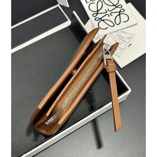 2025FW Bifold Wallet LOEWE A must-see new item for fans that is perfect for the fall/winter season