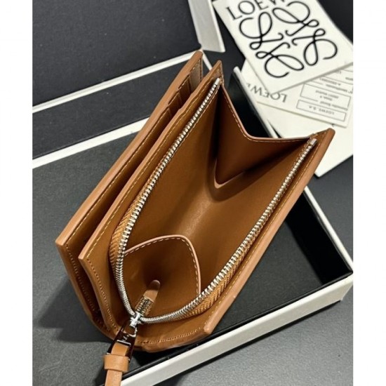 2025FW Bifold Wallet LOEWE A must-see new item for fans that is perfect for the fall/winter season