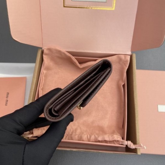 2025SS Continuing brand MIU MIU Miu Trifold Wallet 2025SS Continuing brand MIU MIU Miu Trifold Wallet