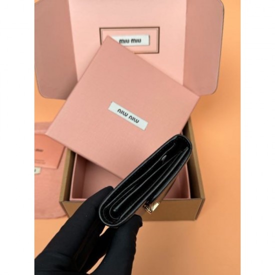 2025SS New Spring/Summer look added MIU MIU Miu Miu Tri-fold Wallet 2025SS New Spring/Summer look added MIU MIU Miu Miu Tri-fold Wallet