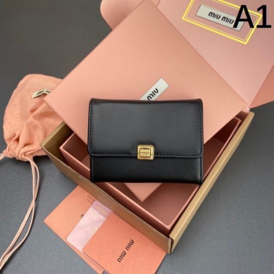 2025SS Simple MIU MIU Tri-fold wallet with excellent versatility 2025SS Simple MIU MIU Tri-fold wallet with excellent versatility