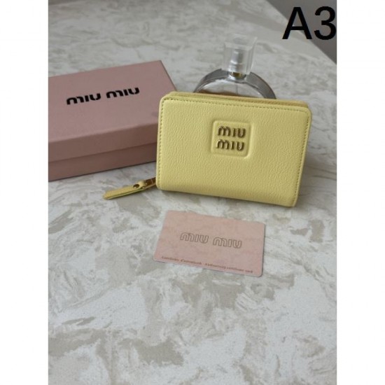 2025FW Bifold Wallet MIU MIU A new winter item that attracts attention