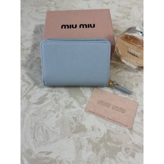 2025FW Bifold Wallet MIU MIU A new winter item that attracts attention