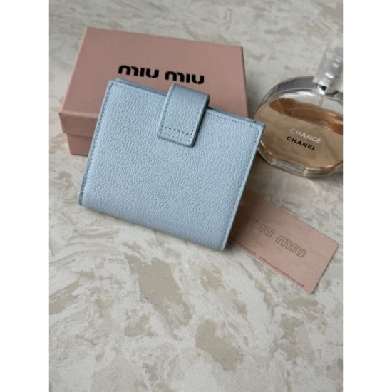 2025FW Bifold Wallet MIU MIU A gem that you can enjoy to your heart's content this winter