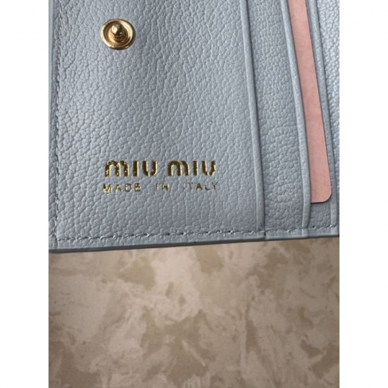 2025FW Bifold Wallet MIU MIU A gem that you can enjoy to your heart's content this winter