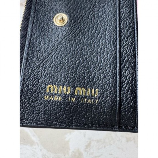 2025FW bifold wallet MIU MIU New winter item that is gaining attention
