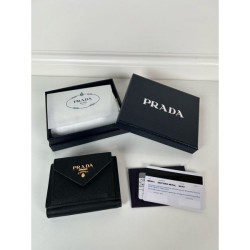 2025SS PRADA Tri-fold Wallet for a relaxed atmosphere