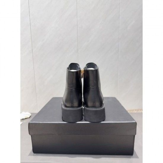 2025FW Seasonal style with a retro feel CHANEL CHANEL boots