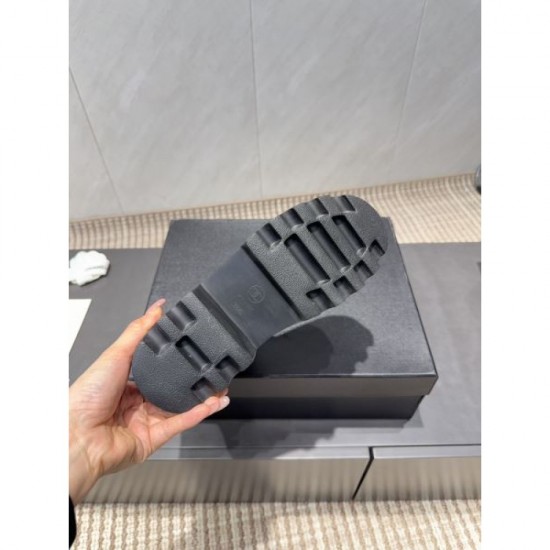 2025FW Seasonal style with a retro feel CHANEL CHANEL boots