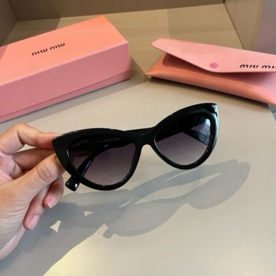 2025FW Sunglasses MIU MIU Versatile design that can be worn with many different outfits