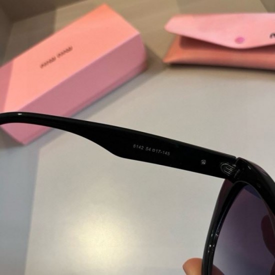2025FW Sunglasses MIU MIU Versatile design that can be worn with many different outfits