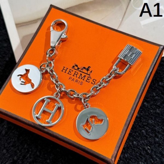 2025SS Keychain HERMES Hermes A popular item loved by celebrities and celebrities 2025SS Keychain HERMES Hermes A popular item loved by celebrities and celebrities