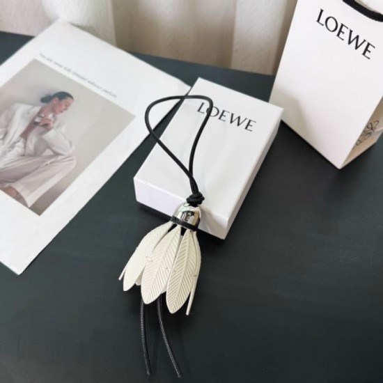 2025SS Keychain LOEWE A popular design that combines relaxed and luxurious feel