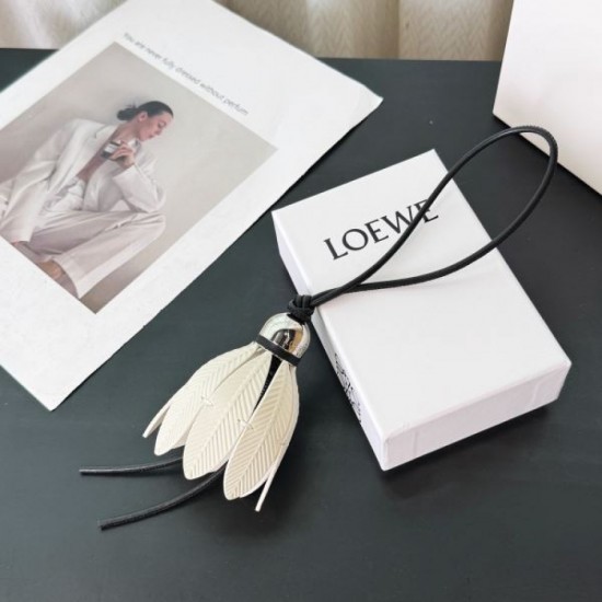 2025SS Keychain LOEWE A popular design that combines relaxed and luxurious feel