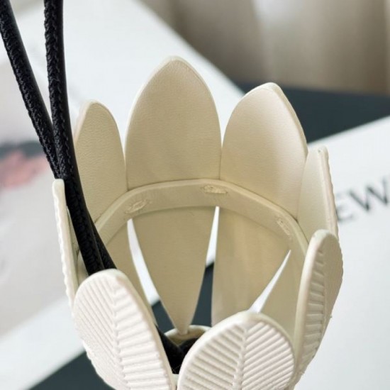 2025SS Keychain LOEWE A popular design that combines relaxed and luxurious feel