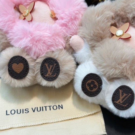 2025SS Keychain LOUIS VUITTON Louis Vuitton Easy to wear! Versatile outfit item