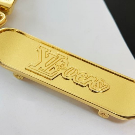 2025SS Keychain LOUIS VUITTON Louis Vuitton A masterpiece that gives an elegant casual look
