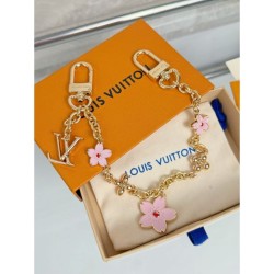 2025SS Keychain LOUIS VUITTON Louis Vuitton Sold this year! Trendy items