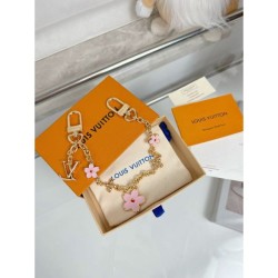 2025SS Keychain LOUIS VUITTON Louis Vuitton Sold this year! Trendy items
