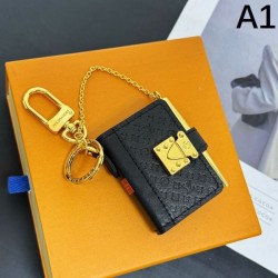 2025SS Keychain LOUIS VUITTON Louis Vuitton The latest style that will give you a modern look