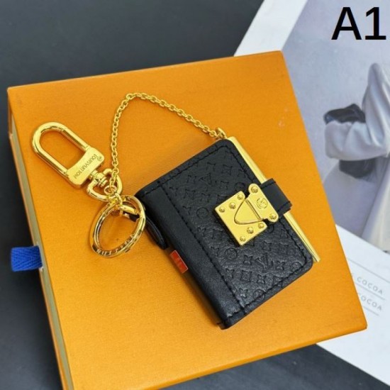 2025SS Keychain LOUIS VUITTON Louis Vuitton The latest style that will give you a modern look