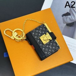 2025SS Keychain LOUIS VUITTON Louis Vuitton The latest style that will give you a modern look