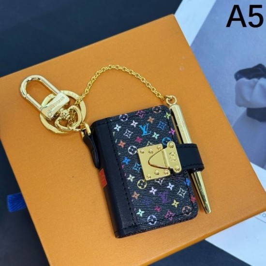 2025SS Keychain LOUIS VUITTON Louis Vuitton The latest style that will give you a modern look