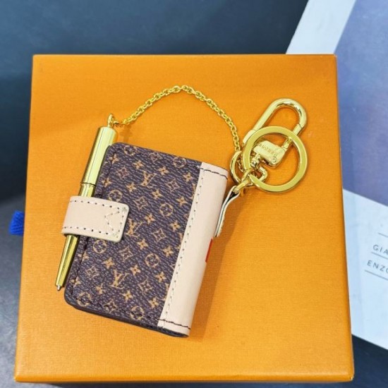 2025SS Keychain LOUIS VUITTON Louis Vuitton The latest style that will give you a modern look
