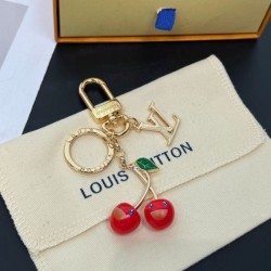 2025SS Keychain LOUIS VUITTON Louis Vuitton Eye-catching trendy design that stands out in the summer