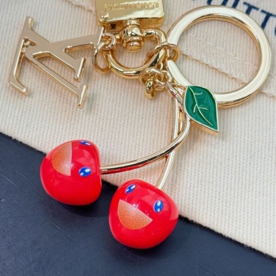 2025SS Keychain LOUIS VUITTON Louis Vuitton Eye-catching trendy design that stands out in the summer