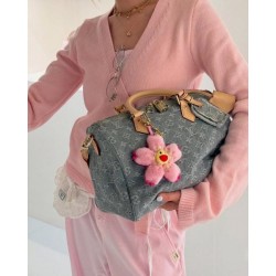 2025SS Keychain LOUIS VUITTON Louis Vuitton Luxury accessories that are attracting attention from celebrities and celebrities