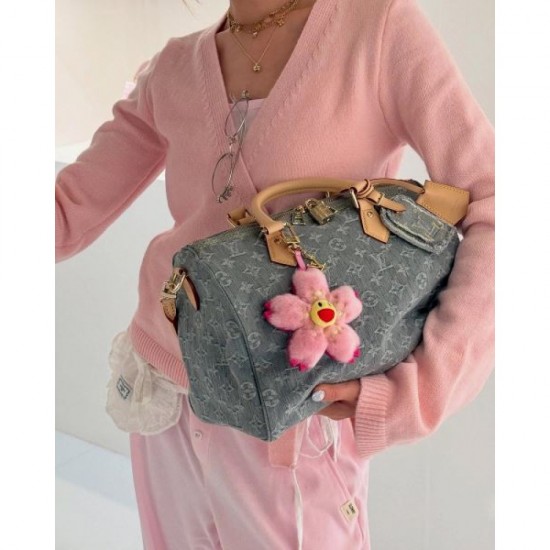 2025SS Keychain LOUIS VUITTON Louis Vuitton Luxury accessories that are attracting attention from celebrities and celebrities 2025SS Keychain LOUIS VUITTON Louis Vuitton Luxury accessories that are attracting attention from celebrities and celebrities